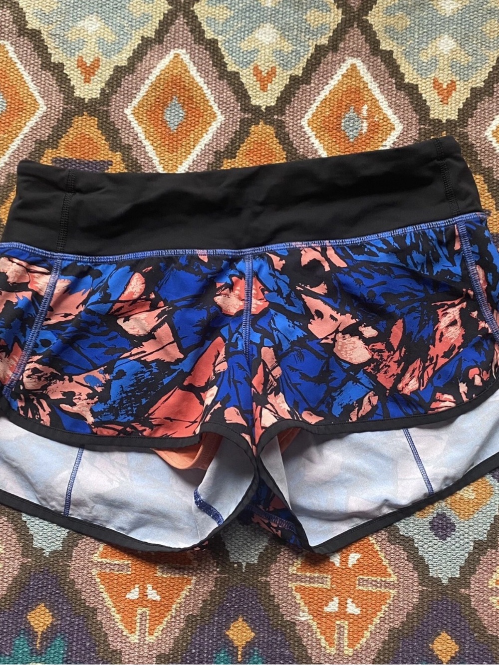 Women's Lululemon Speed Up Short 2.5" in Paint Storm Size 4